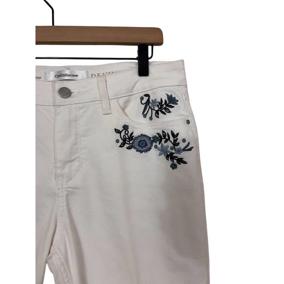 Croft and Barrow Womens White Blue Floral Embroidered Premium Demin Size 8 - Picture 2 of 6